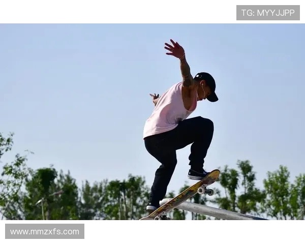 深圳极限运动队在滑板精英赛中以94分稳居积分榜首位 深圳极限运动队在滑板精英赛中以94分稳居积分榜首位