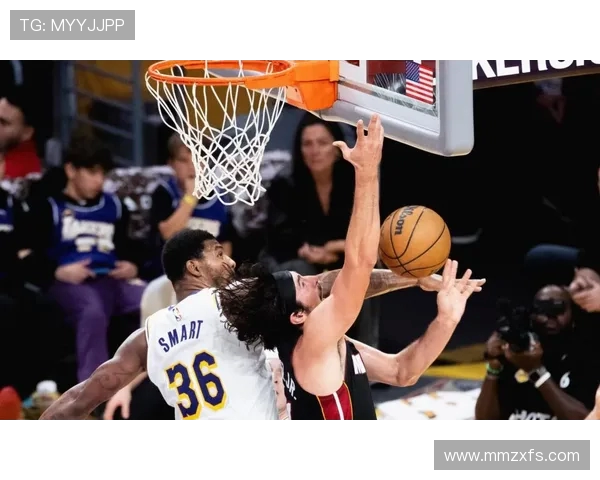 老鹰队与湖人激战正酣谁能在这场对决中笑到最后