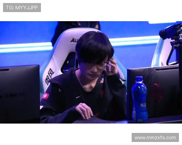 FPX战队在青年赛积分榜中以97分稳居第一位置引发关注 FPX战队在青年赛积分榜中以97分稳居第一位置引发关注